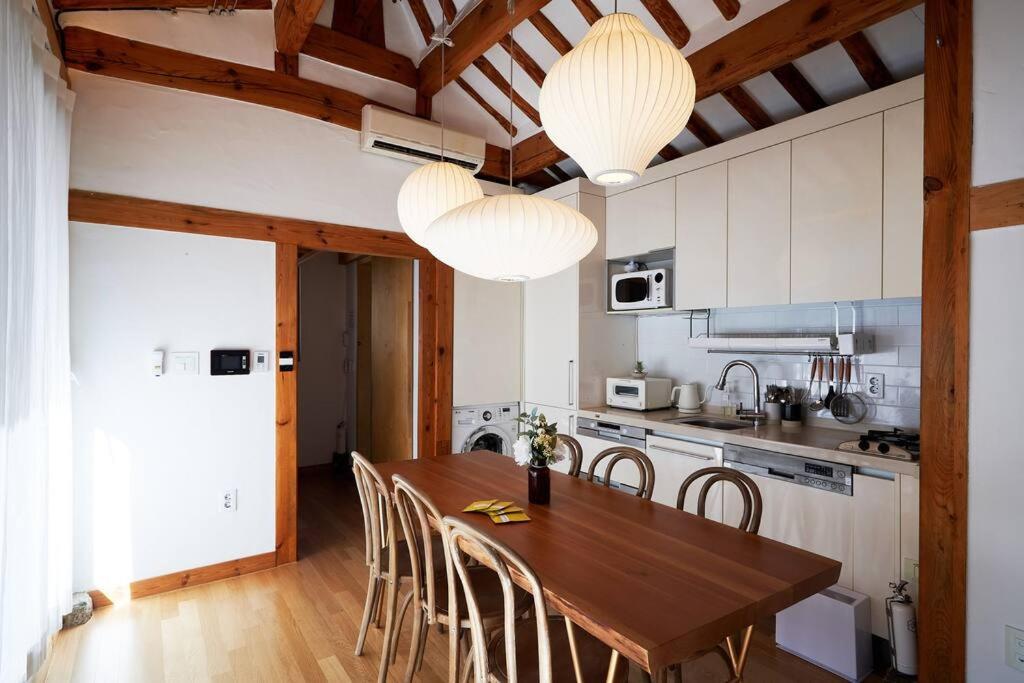 Jay Hanok ㅡ 3br 3bath ㅡ 8min From Anguk Stn Ferienhaus Seoul