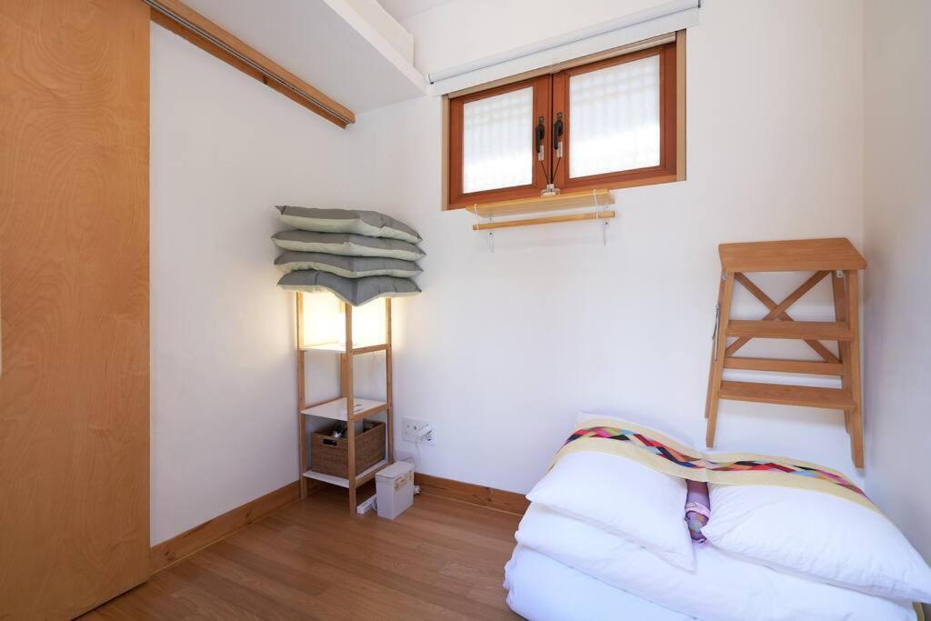 Jay Hanok ㅡ 3br 3bath ㅡ 8min From Anguk Stn *