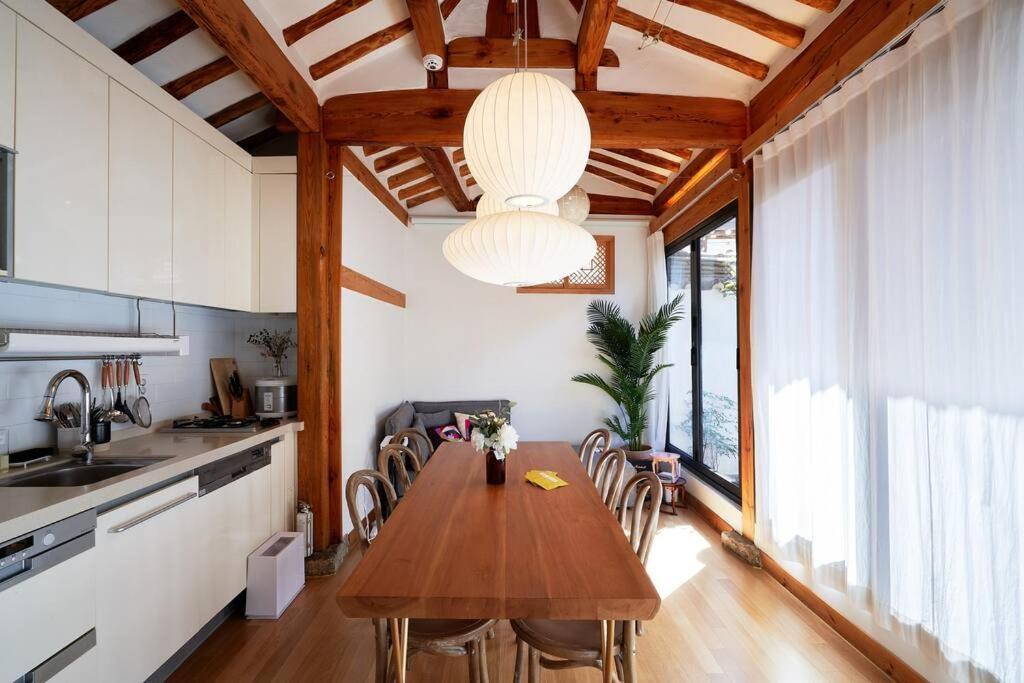Jay Hanok ㅡ 3br 3bath ㅡ 8min From Anguk Stn * Seoul