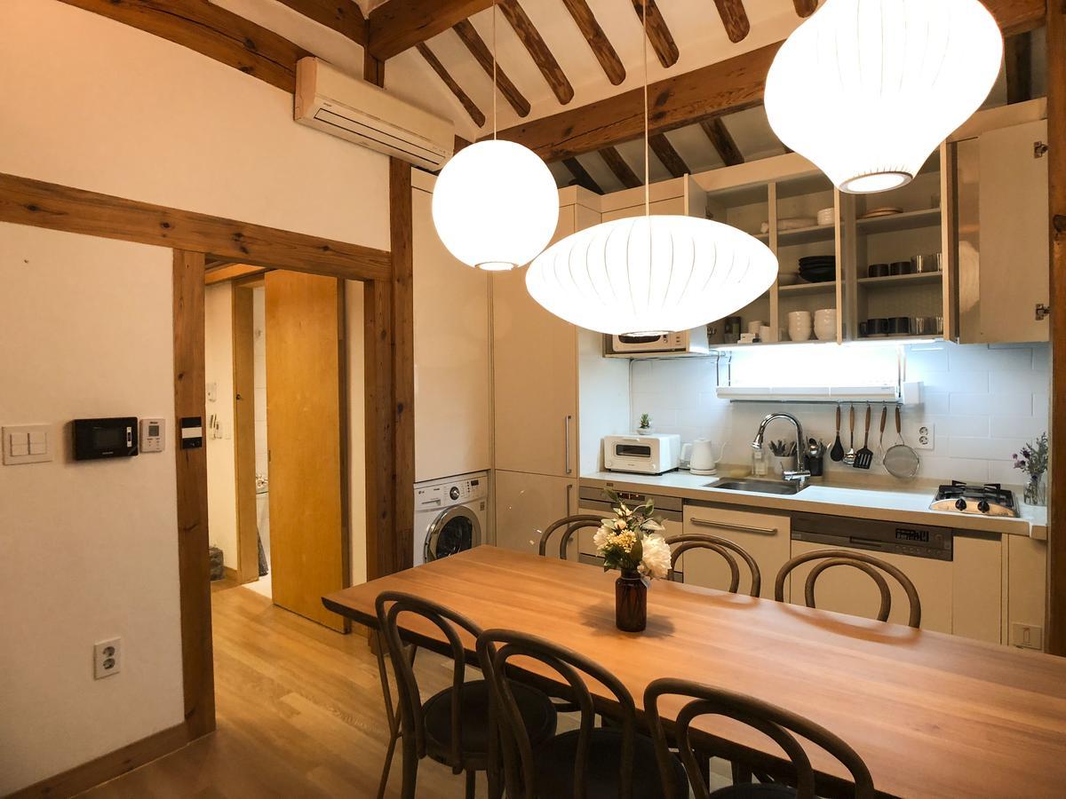 Jay Hanok ㅡ 3br 3bath ㅡ 8min From Anguk Stn *
