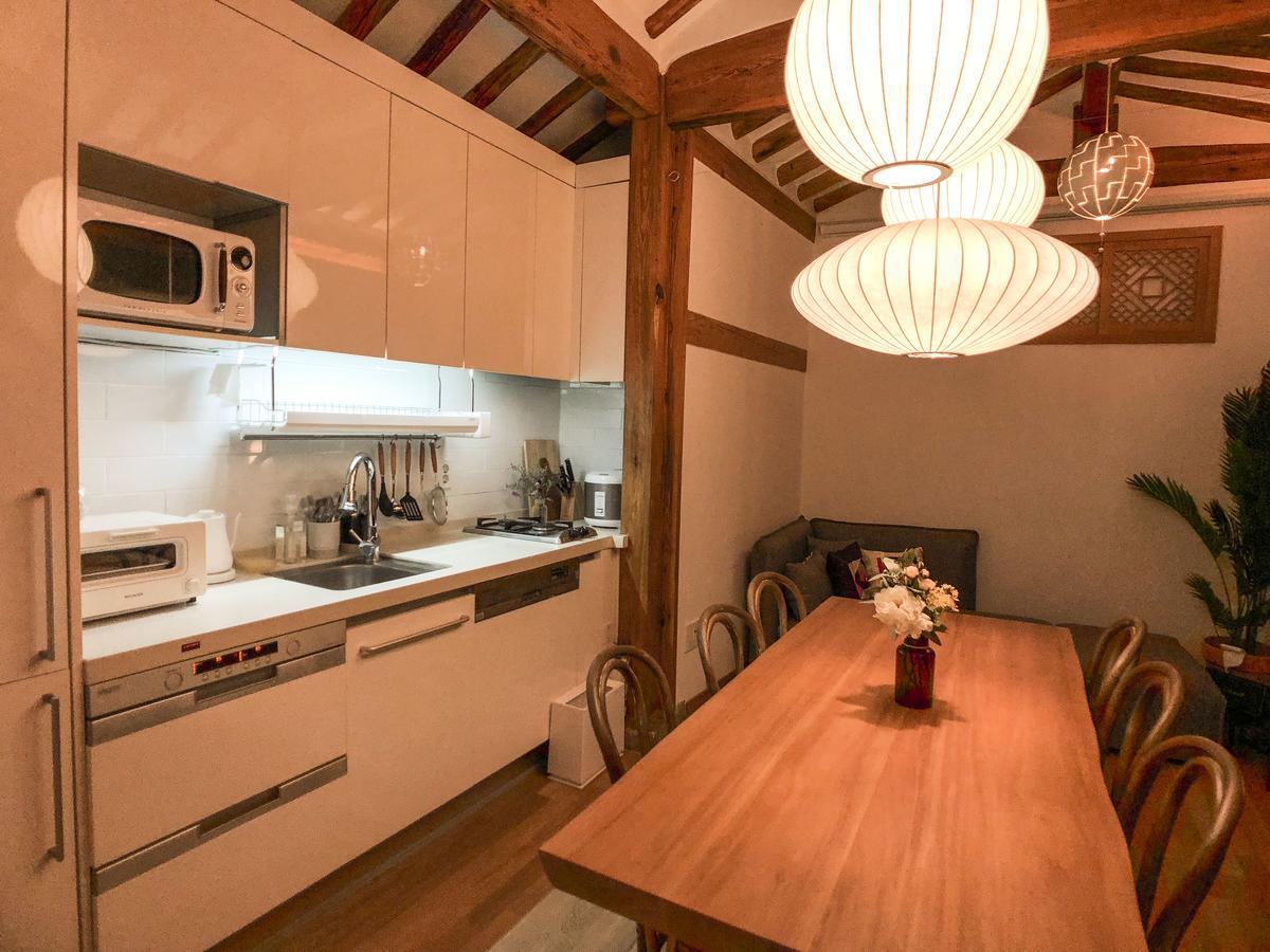 Jay Hanok ㅡ 3br 3bath ㅡ 8min From Anguk Stn